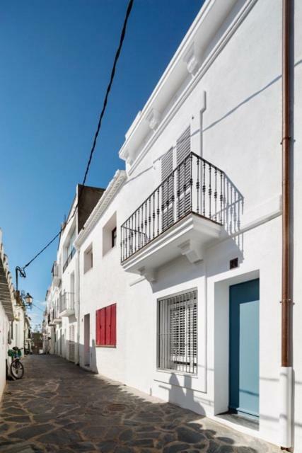 Centric Townhouse With Sea View - Casa Marta Cadaqués Exterior photo